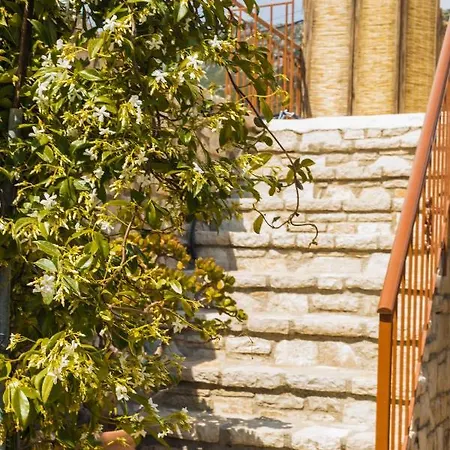 Porta Pansiyon Qeparo