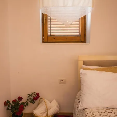 Porta Privatunterkunft Qeparo