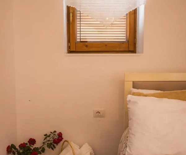 Porta Quarto em Acomodações Particulares Qeparo